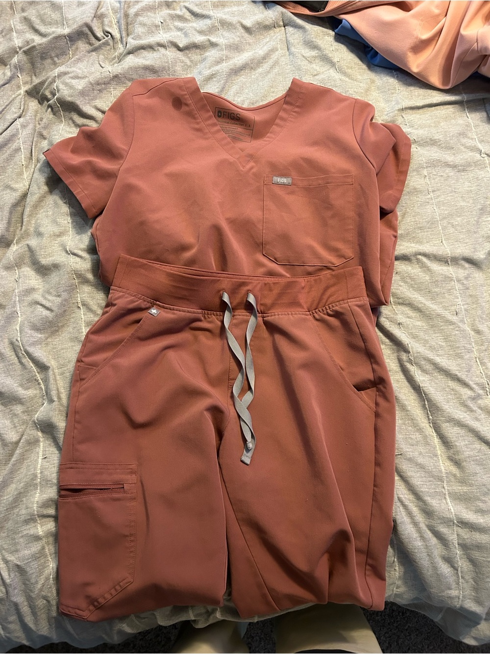 Figs Rosewood V-Neck Scrub Top and Drawstring Pants